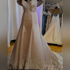 Bonny Bridal style 6056 size 12 NWOT